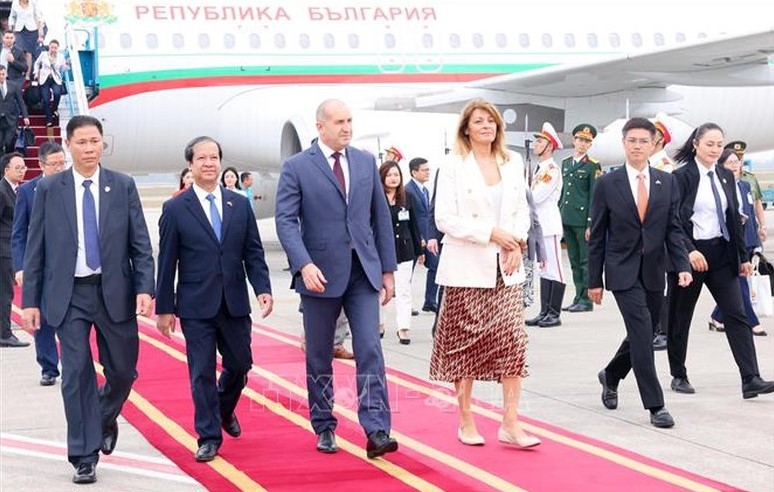 Bulgarian President begins official visit to Vietnam